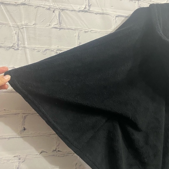 HARRY Potter Gryffindor Poncho Black Cozy - Picture 4 of 6